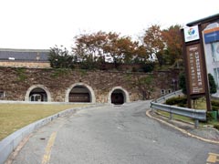 진남관 임란유물전시관